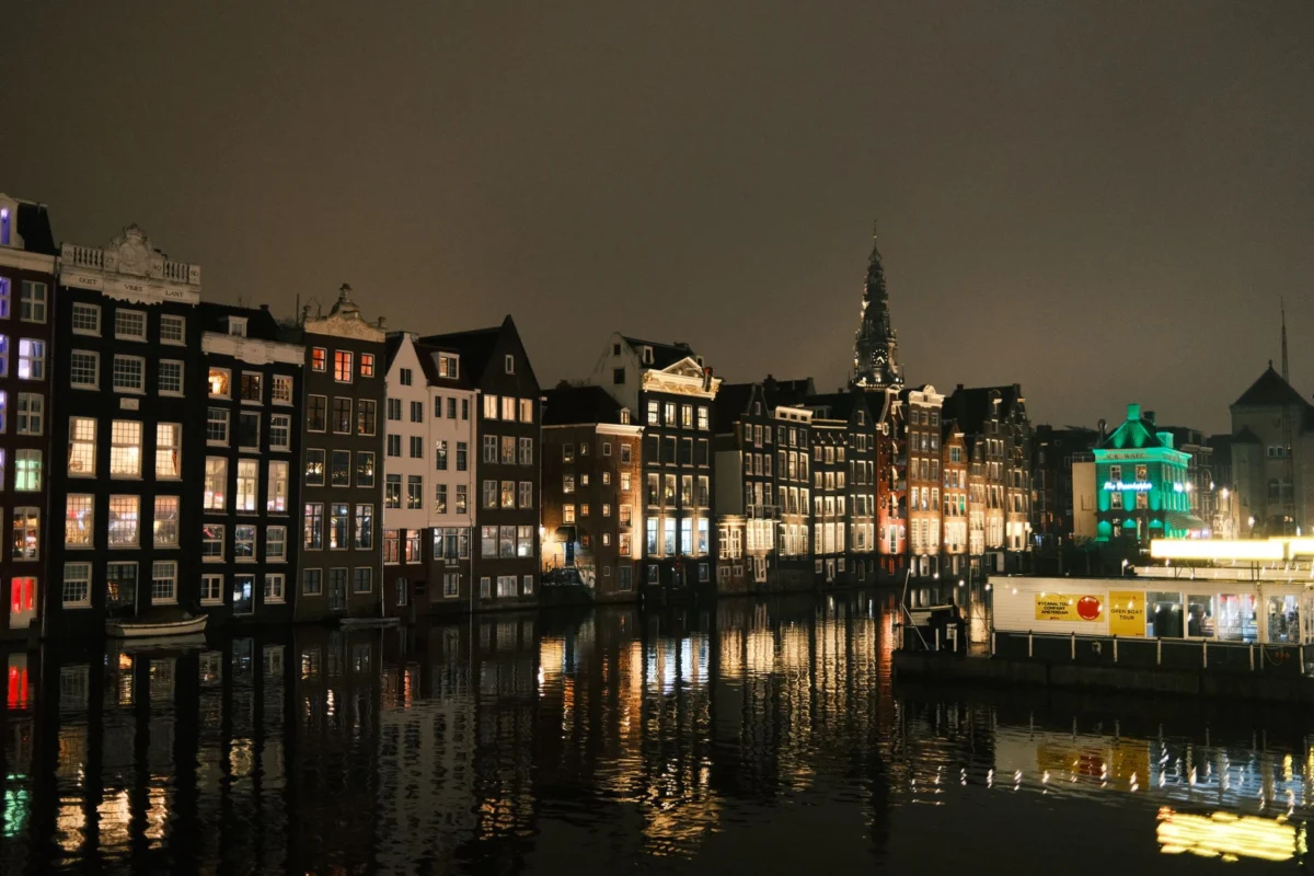 Stunning evening view of Amsterdam's picturesque canals