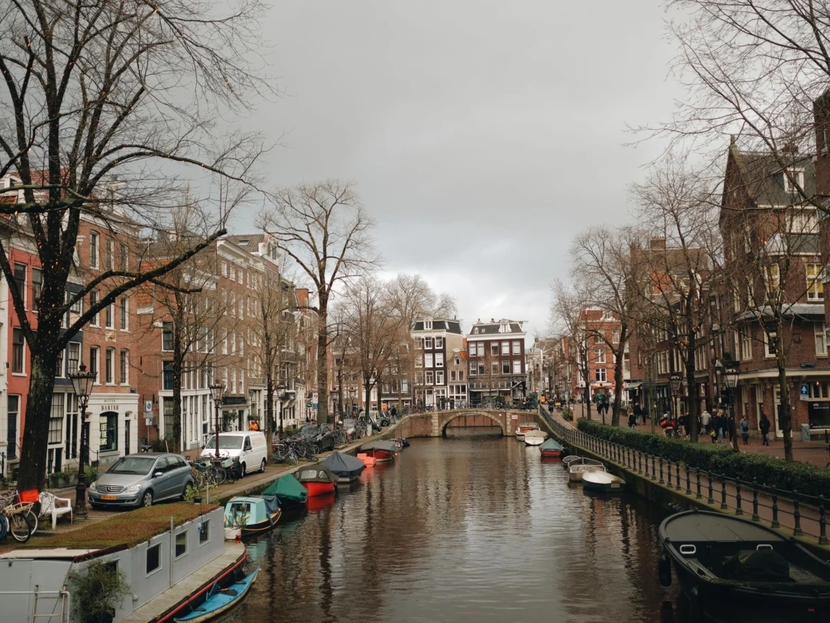 Tranquil Amsterdam canal view for a relaxing stay