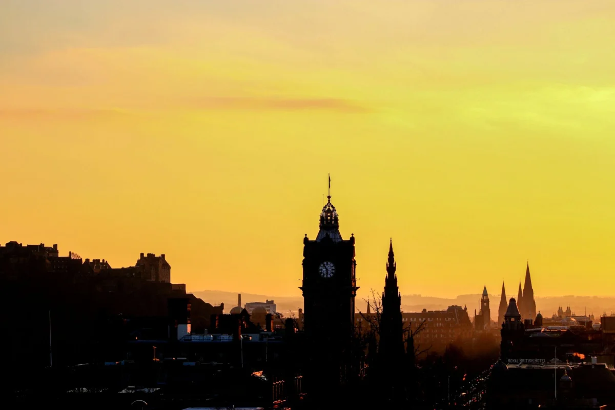 Sunset view of Edinburgh Castle, perfect romantic setting
