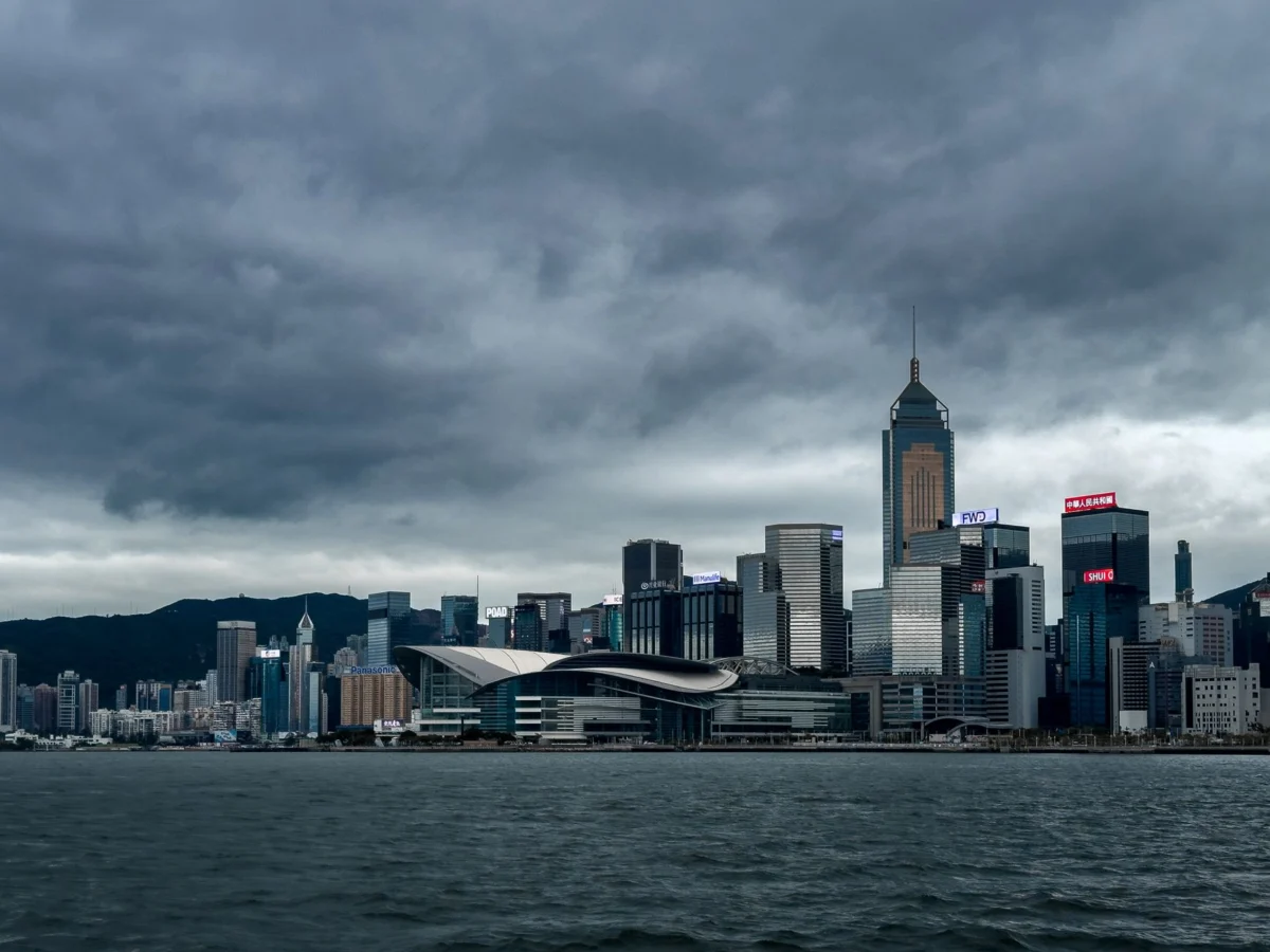 Romantic view of Hong Kong skyline with couples