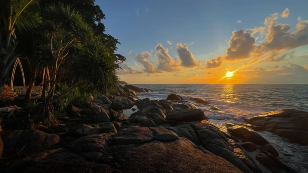 Kamala Beach (หาดกมลา)