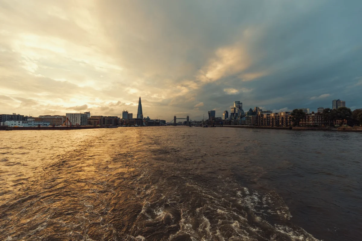Scenic view of the Thames River in London at sunset