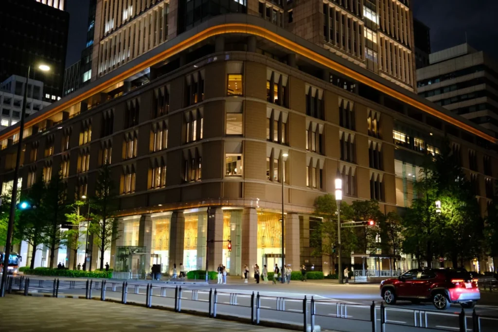 Marunouchi (丸の内)