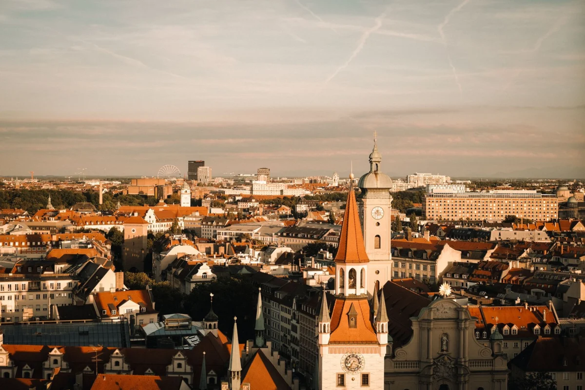 Iconic Münchner skyline with a historical touch