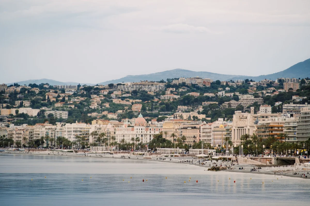 Panoramic view of a romantic hotel in Nice