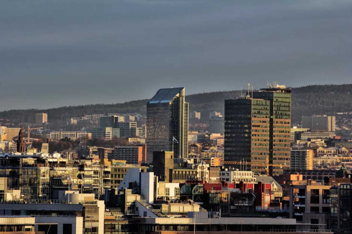 A stunning view of Oslo's modern skyline at dusk