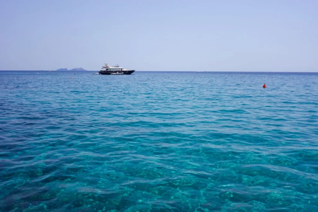 Psarou Beach