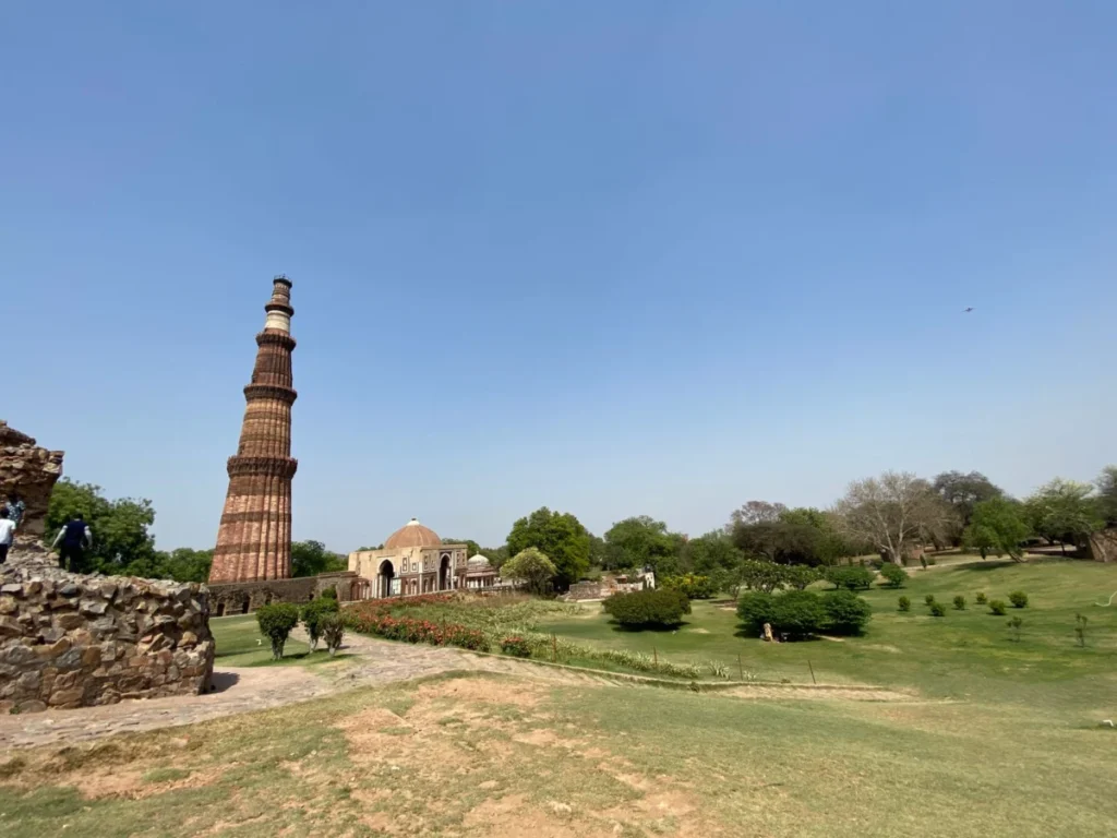 Mehrauli (Qutab Minar)