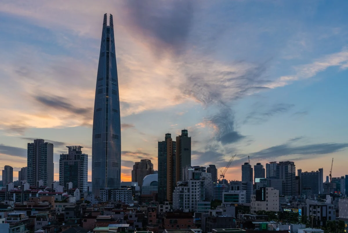 A romantic view of Seoul's skyline with parks and nature
