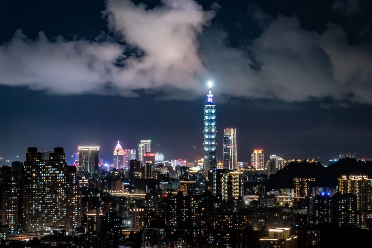 Panoramic view of Taipei skyline with Taipei 101