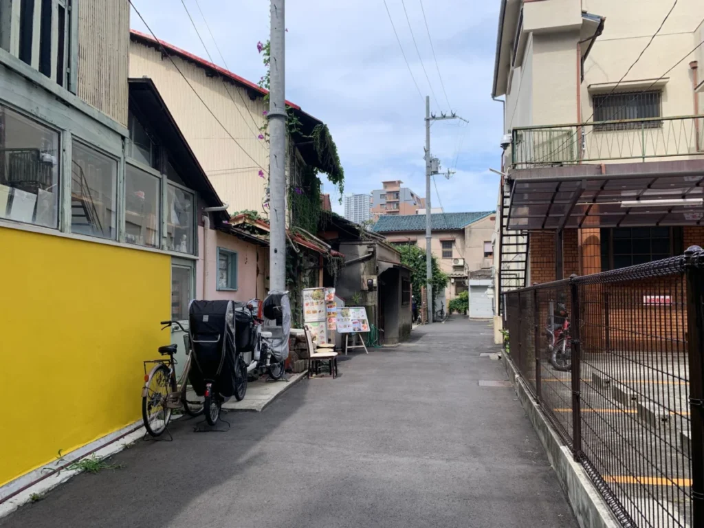 Tanimachi (谷町)