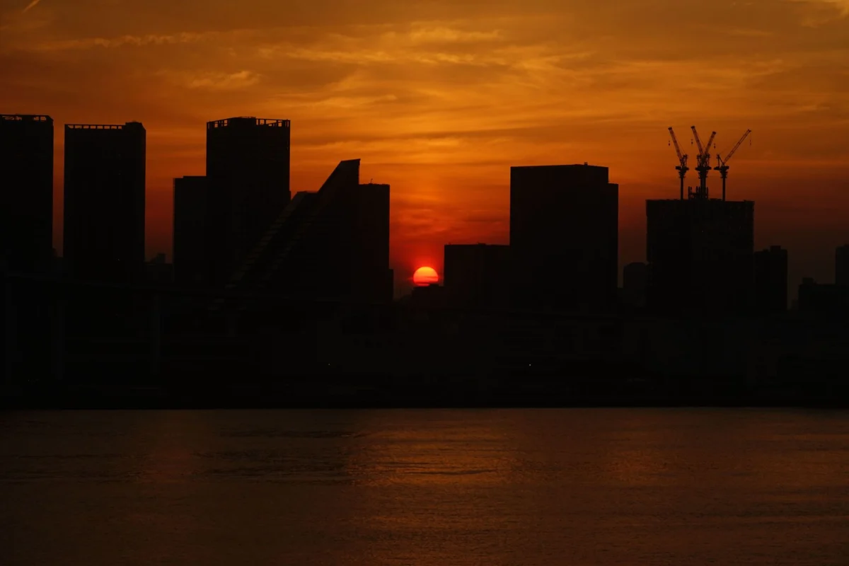 Tokyo skyline at sunset, highlighting romantic scenes