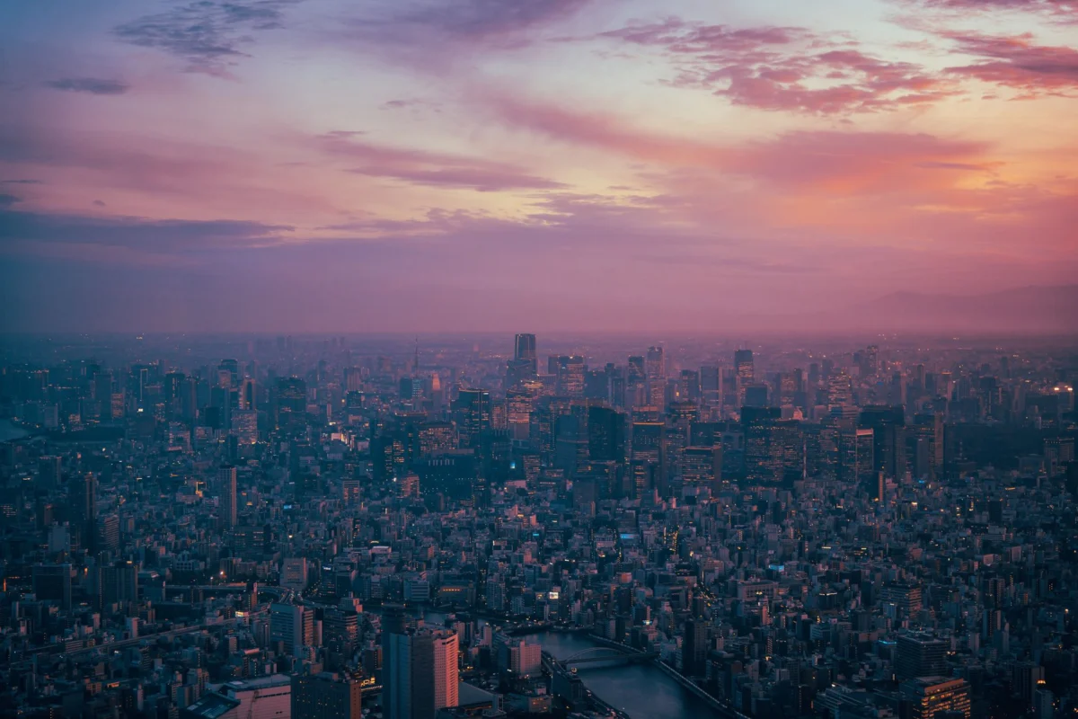 A breathtaking view of the Tokyo skyline illuminated at dusk
