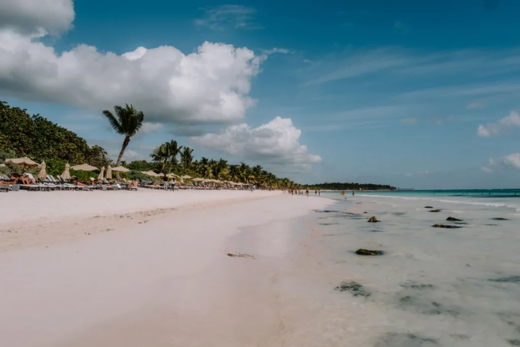 Tulum Avenue (Avenida Tulum)