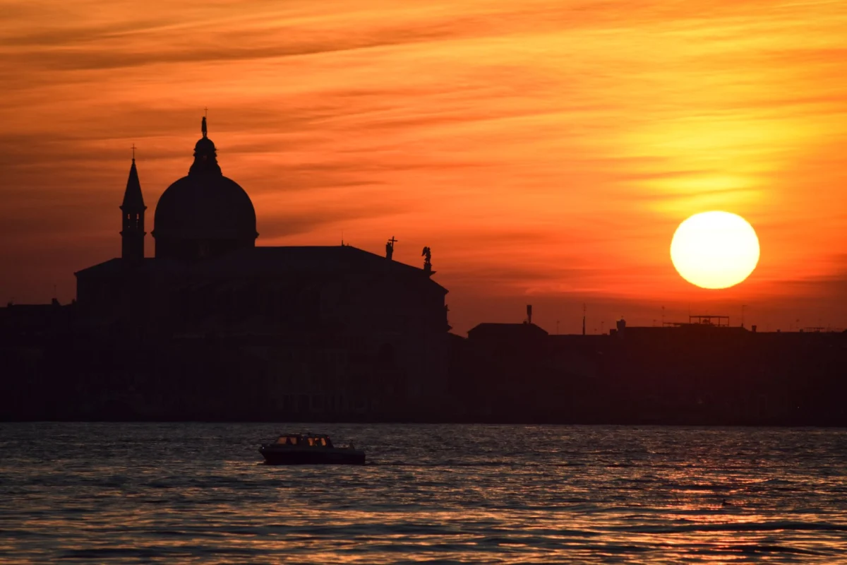 Romantic sunset over Venezia's iconic skyline