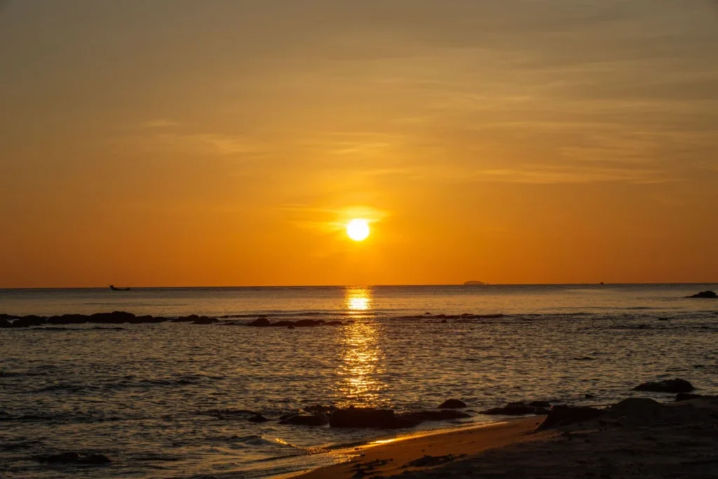 Ya Nui Beach (หาดยะนุ้ย)