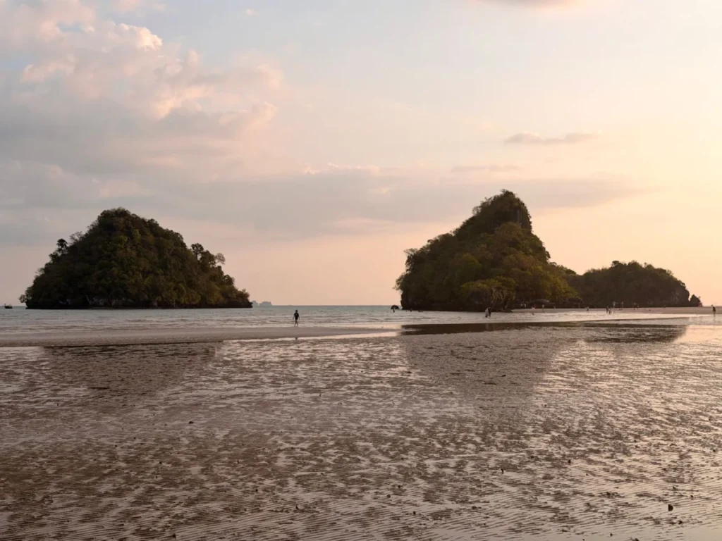 Ao Mae Mai (Koh Phi Phi)