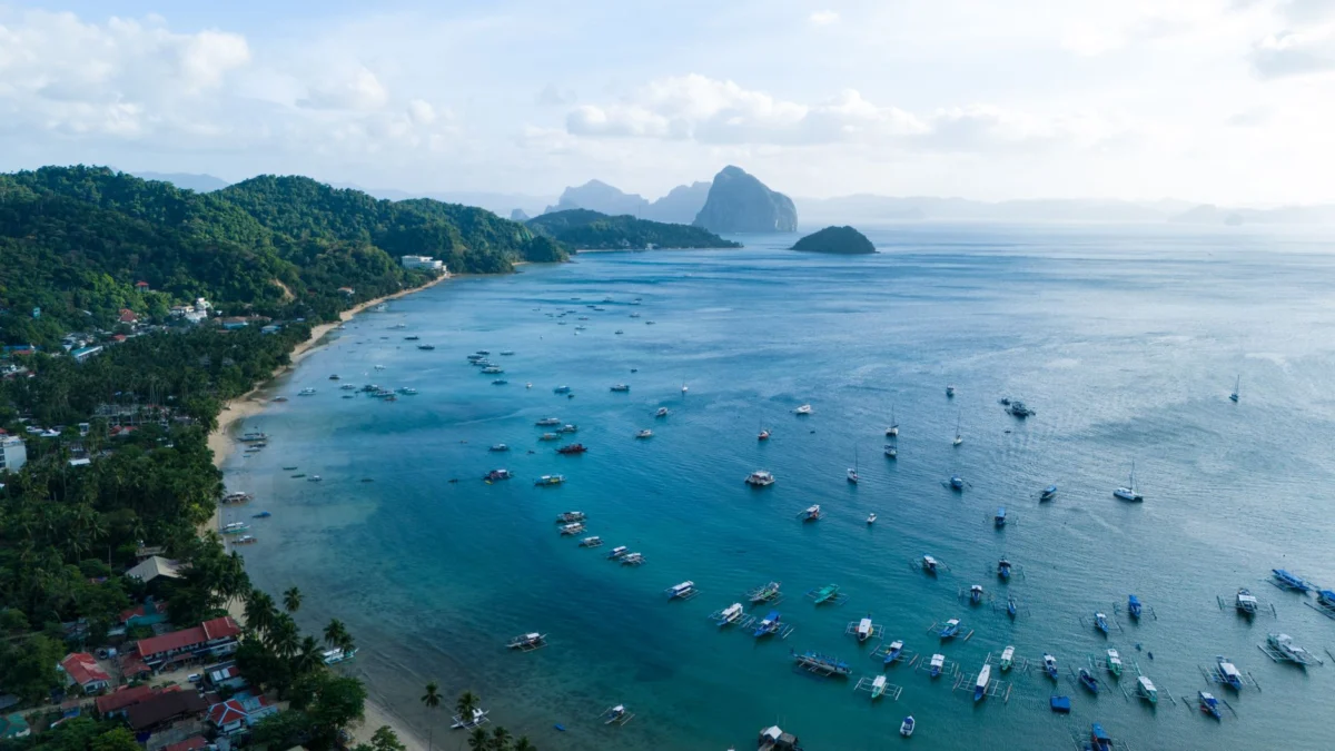 Sunset over El Nido's picturesque beach