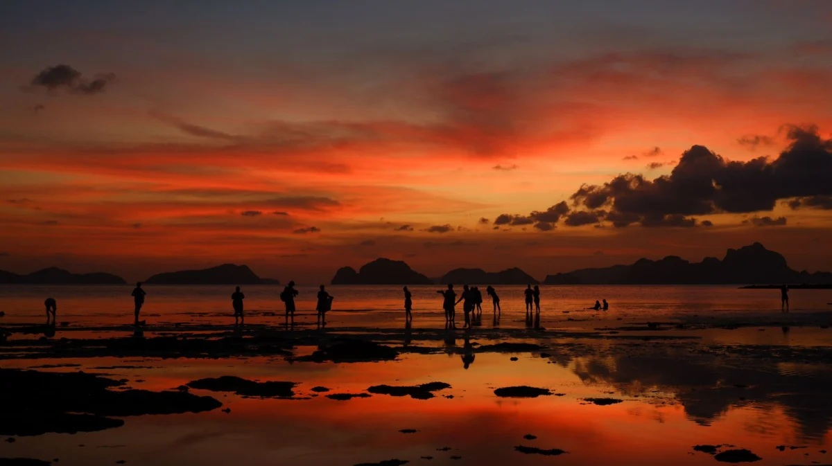Couples enjoying a romantic sunset view in El Nido
