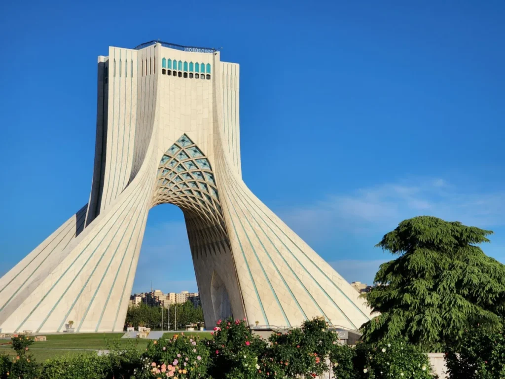 Enghelab Square (میدان انقلاب)
