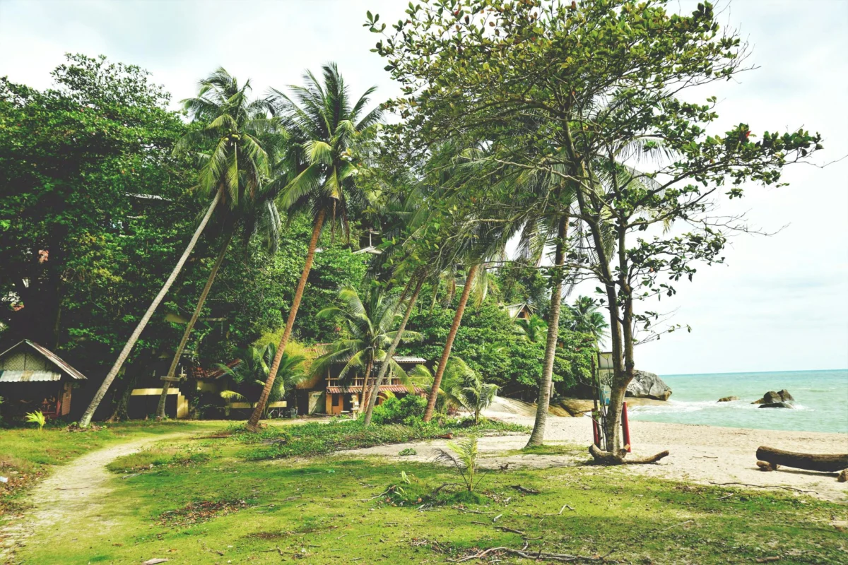 Romantic sunset view over a secluded beach in Koh Phangan
