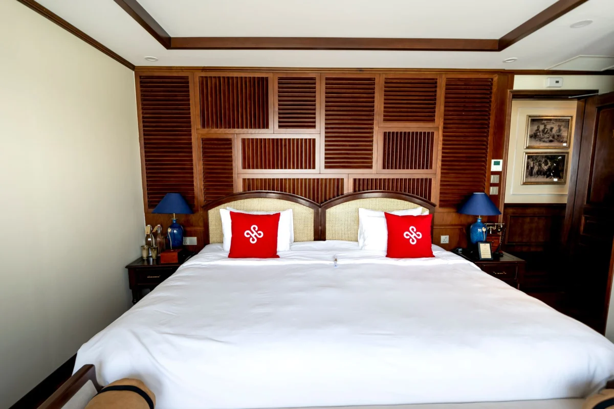 Luxurious hotel room with city view in Beijing
