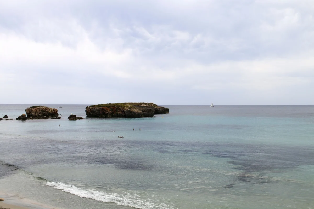 Scenic coastline dining experience in Menorca