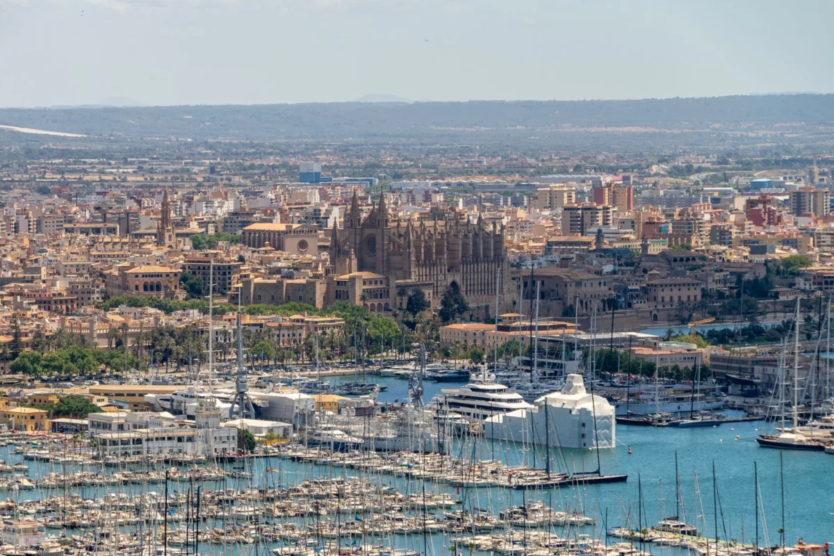 A stunning view of Palma de Mallorca's skyline, perfect for couples photography.
