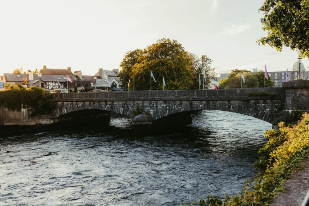 Riverside (An Líonán)