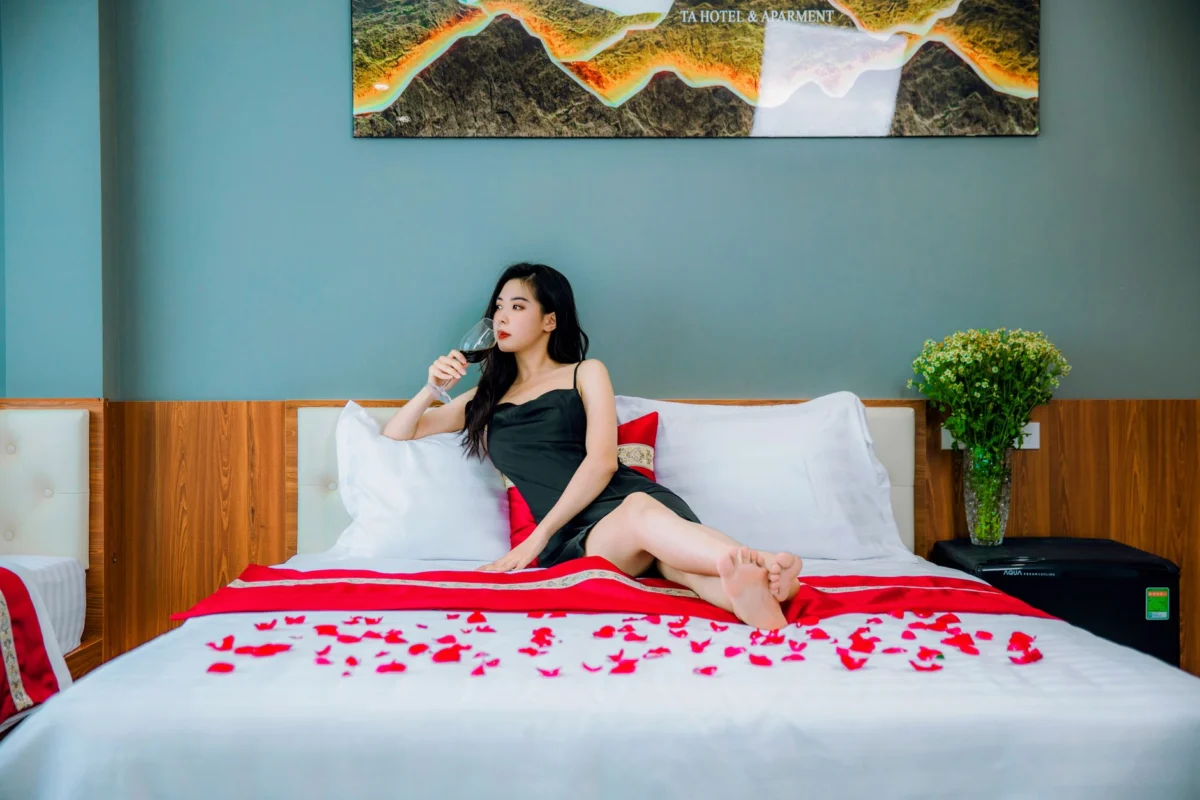 Luxurious romantic hotel room in Cebu City