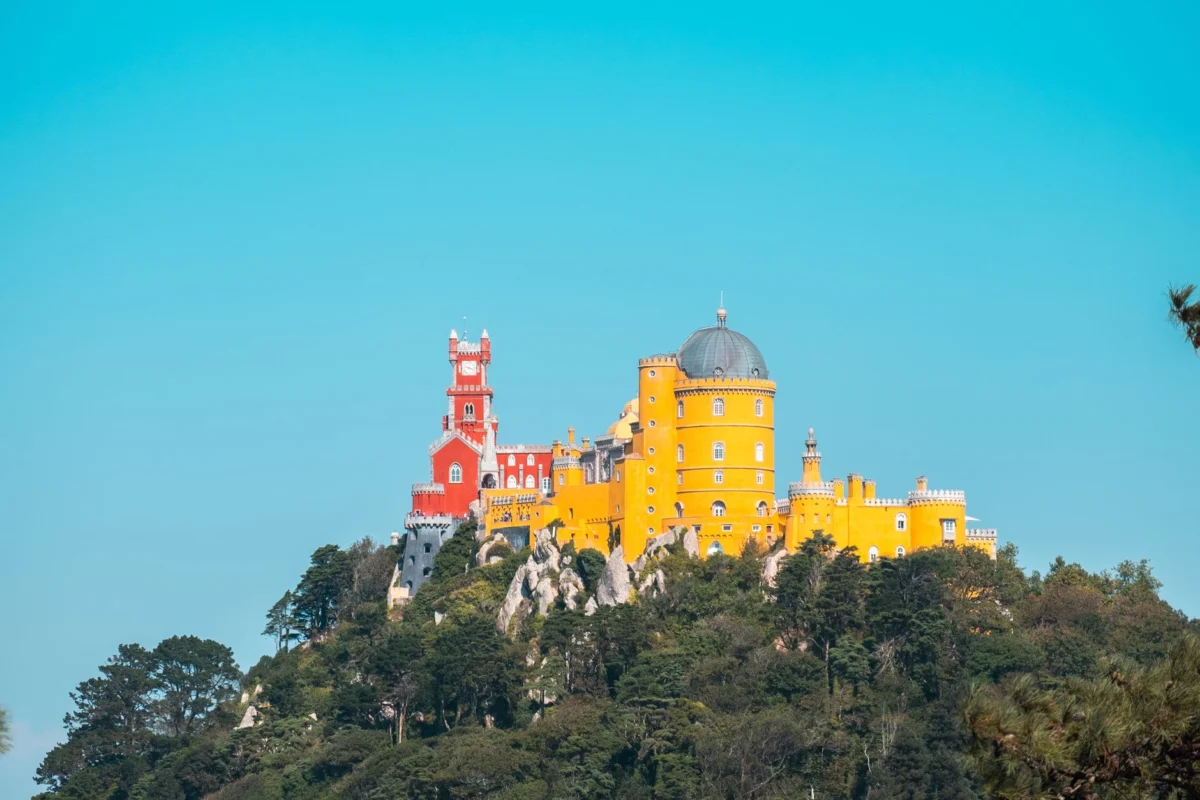 Panoramic view of iconic Sintra landmarks for group exploration