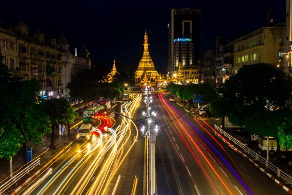 Sule Pagoda vicinity