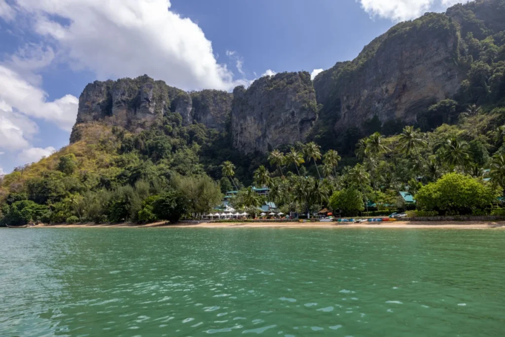 Tonsai Beach