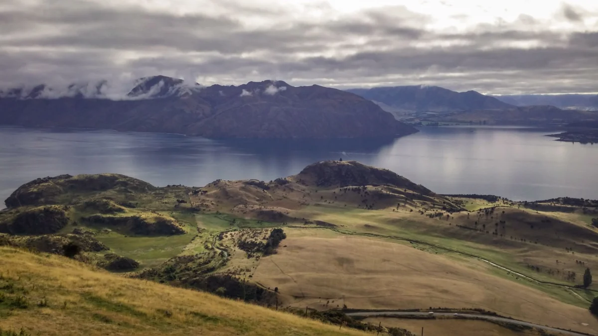 A breathtaking view of Wanaka with mountains and lake