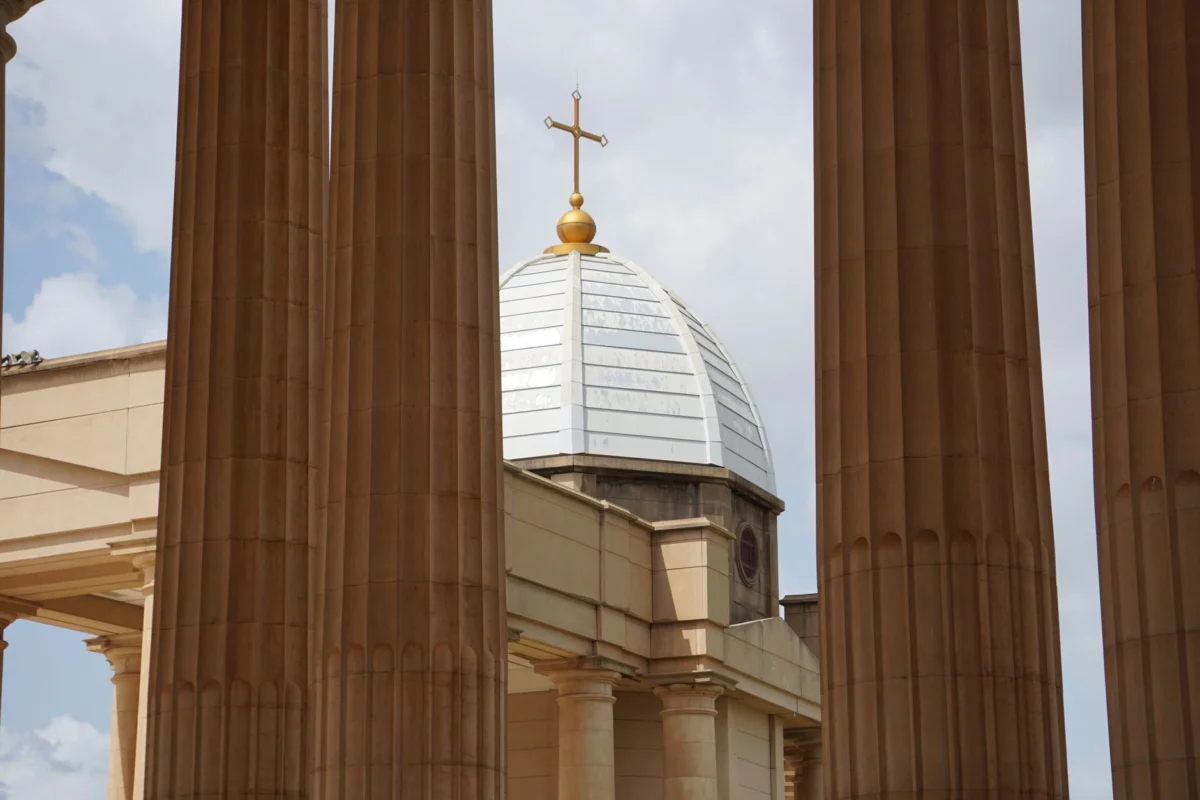 Luxury hotel exterior in Yamoussoukro showcasing a romantic ambiance