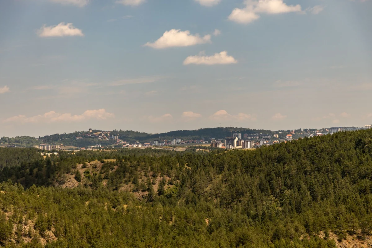 A romantic view of Zlatibor's scenic skyline for first-time visitors