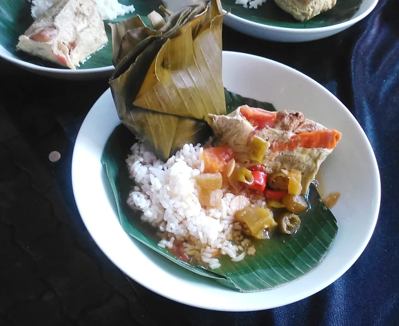 Banana Leaf-Wrapped Chicken